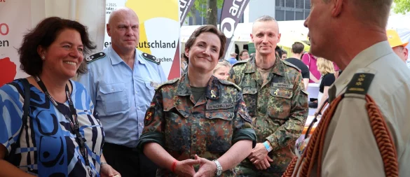 Kerstin Vieregge, CDU-Bundestagsabgeordnete aus Lippe, ist beim Veteranentag in Berlin dabei. - © Bildrechte: Kerstin Vieregge