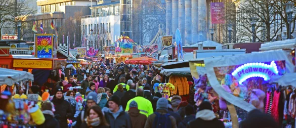 Die Andreasmesse soll, wenn es nach den Organisatoren geht, auch in diesem Jahr wieder möglichst viele Besucher ins Rosental (hier im Bild), in die Fußgängerzone und auf den Kronenplatz locken. - © Archivfoto: Nicole Ellerbrake