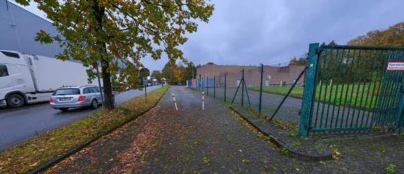 Hier sollte eigentlich eine öffentliche Wasserstoff-Tankstelle gebaut werden. Davon hätten auch die gegenüberliegenden Betriebe profitieren können. - © Andreas Zobe