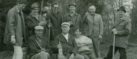 Auf einem alten Vereinsfoto sind zu sehen (hinten, von links): Wilhelm Gahlen, Gerhard Meyer (zweiter Vorsitzender), Harald Frevert, Werner Blome, Kurt Möllerfriedrich, Martin Frevert (1975 erster Vorsitzender, später Ehrenvorsitzender) sowie (vorne, von links) Wilhelm Branding, Wilhelm Dux und Kaus Ramdohr. - © Heimatverein Hillentrup