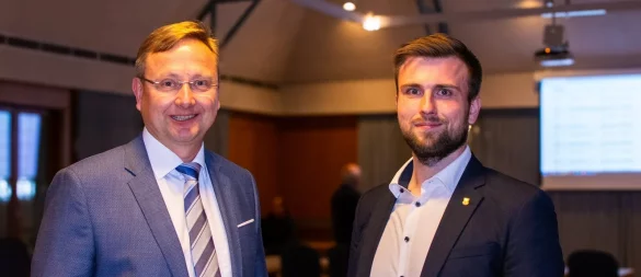 Dr. Andreas J. Wulf (parteilos, links) und Mats Uffe Schubert (SPD) müssen am 28. September in die Stichwahl. - © Raphael Bartling