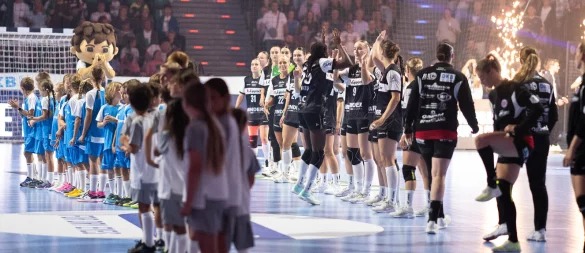 Eine besondere Atmosphäre herrschte schon bei der Vorstellung der Spielerinnen im "SAP Garden". - © Timon Peters