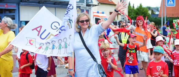 Der bunte Festumzug war der Höhepunkt der Feierlichkeiten zum 250. Geburtstag in Augustdorf - © Nicole Ellerbrake