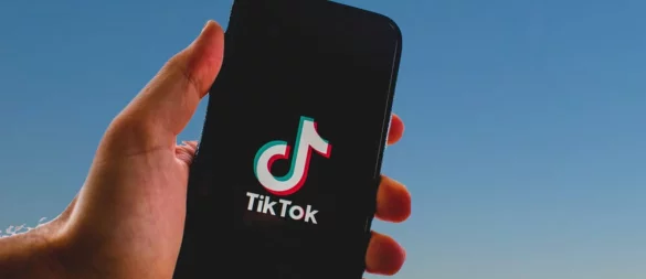 Sie lernten sich über TikTok kennen - dann kam es zu einem Treffen im Wald. Jetzt stand ein 24-Jähriger aus Lage wegen Vergewaltigung vor Gericht. - © Janet König