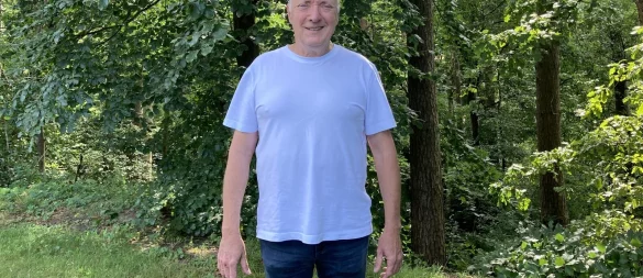 Roger Ritters Lieblingsplatz ist in seinem Garten zuhause, an den sich ein Waldstück anschließt. - © Cordula Gröne