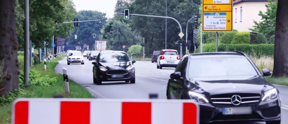 Die B 61 ist die wichtigste Verkehrsader zwischen den Städten Gütersloh und Rheda-Wiedenbrück. Ab August rollt zwischen den Einmündungen zur Hans-Böckler-Straße und Gütersloher Straße kein Fahrzeug mehr. - © Patrick Menzel