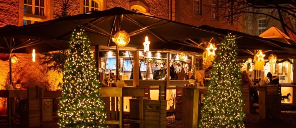 An den Gastro-Ständen auf dem Detmolder Weihnachtsmarkt können Besucher in diesem Jahr auch mit dem "Weihnachtsmarkt-Taler" der Werbegemeinschaft bezahlen. - © Archivfoto: Raphael Bartling