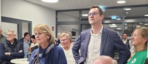 Jetzt ist es amtlich: Matthias Kalkreuter hat 49,85 Prozent der Stimmen in Lage bekommen. Er wird in die Stichwahl gehen mit Frederik Topp. - © Astrid Sewing