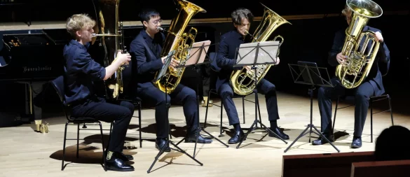 Beeindruckte optisch wie klanglich: Das Quartett aus vier Tuben. - © Friedrich-Wilhelm Rödding