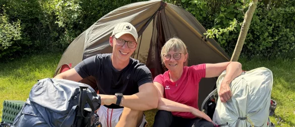 Christine Kositza und ihr Sohn Clemens haben ihre Sachen für ihren USA-Trip zusammen. - © Sandra Castrup