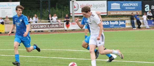 Anton Franke, Angreifer der A-Junioren des Post-TSV Detmold, ist nicht zu stoppen. - © Sebastian Lucas