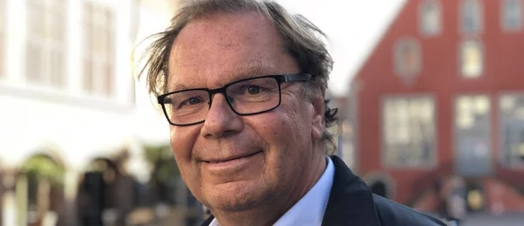 Dr. Harald Pohlmann, langjähriger Mehrheitsführer im Lemgoer Stadtrat, soll für sein Engagement das Bundesverdienstkreuz bekommen. Der Landesvater lässt es sich nicht nehmen, und nimmt die Ehrung höchstselbst vor. - © Till Brand