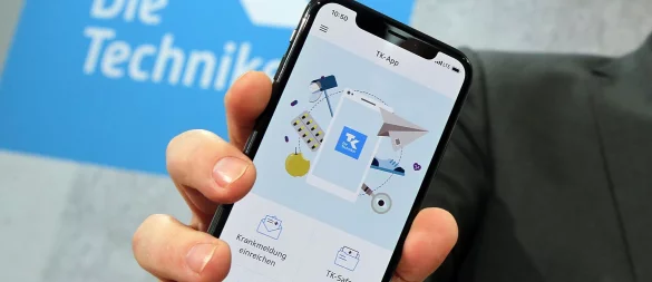 Die Krankenkassen beiten ihren Versicherten Apps an, damit sie ihre elektronische Patientenakte nutzen können. - © Wolfgang Kumm/dpa