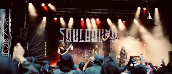 Sänger Johnny mit Band Soulbound auf dem Wacken Open Air. - © Nicola Koster