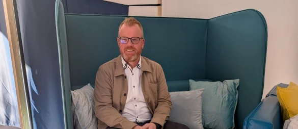 Mehr Ruhe, mehr Rückzugsmöglichkeiten: Bürgermeister Friso Veldink ist froh, dass Dörentrup an beiden Grundschulstandorten - wie hier Auf dem Kamp - bessere Rahmenbedigungen geschaffen hat. - © Annika Langhagel