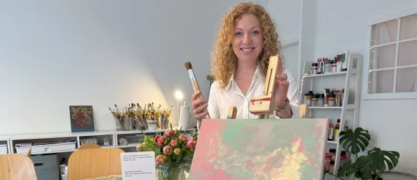 In ihrem Atelier bietet Mareen Kempker am Sonntag, 25. Mai, Malkurse zugunsten der Deutsche Knochenmarkspenderdatei an. Zudem findet eine Registrierungsaktion statt. - © Sven Kienscherf