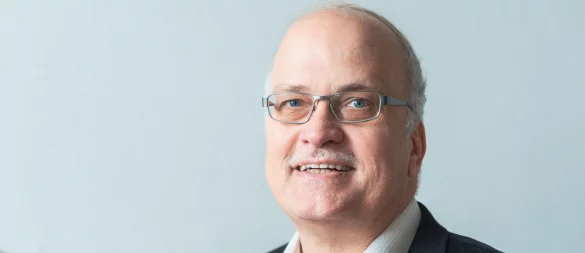 Der aus Lage stammende Historiker Professor Dr. Arnd Bauerkämper hält in Detmold einen Vortrag zum Ende des zweiten Weltkriegs. - © Bernd Wannenmacher