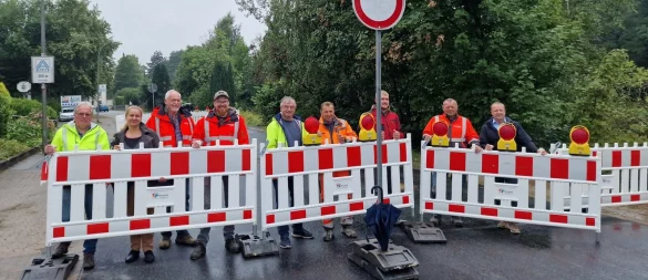 Die Verantwortlichen haben am Dienstagmittag die Ortsdurchfahrt Hohenhausen am Ententeich wieder freigegeben. - © Nadine Uphoff