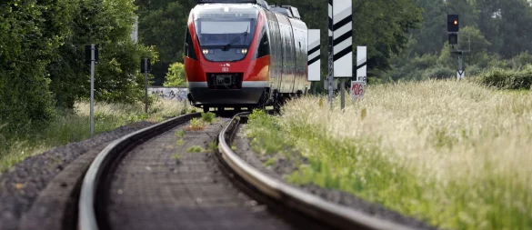 Die Zugverbindung von Paderborn in die Studentenstadt Göttingen soll ab Mitte Dezember durch Änderungen des Fahrplans aufgewertet werden. - © picture alliance / Panama Pictures