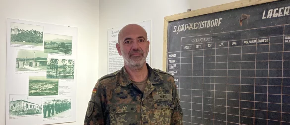Hauptmann Stephan Meyer leitet seit vergangenem Jahr die Militärgeschichtliche Sammlung auf dem Gelände der GFM-Rommel-Kaserne. - © Cordula Gröne