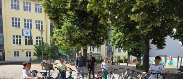 Die Freude über die Fahrradspende des Kinderschutzbundes ist an der Grundschule Kirchplatz groß. - © Grundschule Kirchplatz