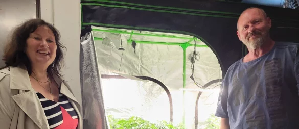 Suchtberaterin Saskia van Oosterum und Franj Indenbirken von Cannabis-Social-Club "Legal Weed" arbeiten in Sachen Prävention zusammen. - © Vasco Stemmer