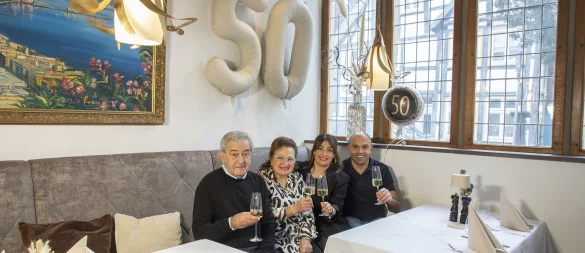 Amedeo Cannetti (von links) mit seiner Frau Anna-Maria und den Kindern Tiziana und Guiseppe Cannetti im "Vesuvio". - © amm GmbH & Co. KG