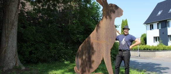 Ein Jahr lang werden die Figuren von Hans Kordes im Park zu sehen sein. - © Lorraine Brinkmann