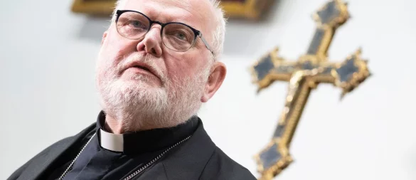 Kardinal Reinhard Marx spricht während einer Pressekonferenz im Vatikan nach der Wahl des neuen Papstes Leo XIV., den er im Konklave offenbar unterstützt hat. - © Marijan Murat/dpa