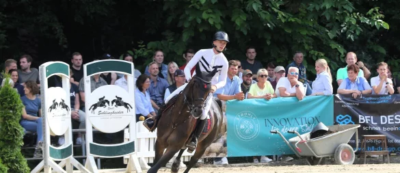 Auch Springreiter Tom Schewe, zuletzt beim CHIO in Aachen am Start, nahm am S*-Springen in Eschenbruch teil. - © Oliver König