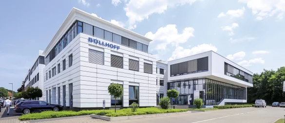Die Firmenzentrale der in 25 Ländern agierenden Böllhoff-Gruppe an der Archimedesstraße in Bielefeld. - © Böllhoff Group