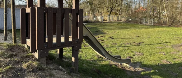 Auch über den Spielplatz an der Waddenhauser Pfütze muss sich die Stadt Gedanken machen. Das Bad ist bekanntermaßen inzwischen geschlossen. - © Archivfoto: Sandra Castrup