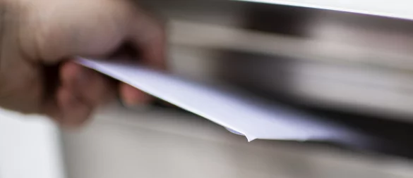 Ein Detmolder fand aus heiterem Himmel eine Auftragsbestätigung für den Glasfaser-Ausbau in seinem Briefkasten, obwohl er laut eigener Aussage nie einen Vertrag abgeschlossen hatte. - © Kirchner-Media/Wedel/picture alliance
