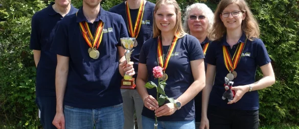 Bei der Deutschen Meisterschaft erfolgreich: Hermann-Josef Beckers, Markus Knehans, Thorsten Kempermann, Annika Knehans, Walburga Yügrük und Sylvia Beckers (von links). - © Viva.OWL