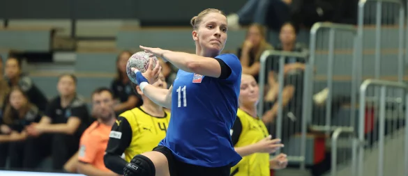 Im Finale des Nelken-Cups entwischte Blombergs Linksaußen Alexia Hauf ihren Gegnerinnen aus Dortmund ein ums andere Mal.?Foto: Paul Cohen - © Paul Cohen