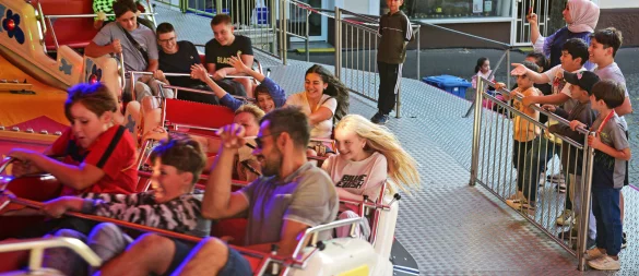 Die Organisatoren des Bürgervereins Schötmar haben den Aufbauplan einmal komplett umgekrempelt und ein tolles Fest mit echtem Rummel-Charakter geschaffen. - © Nicole Ellerbrake