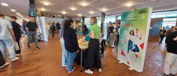 Die etwa 200 Schüler konnten sich an unterschiedlichen Stellen informieren. - © Sewkundarschule Nordlippe