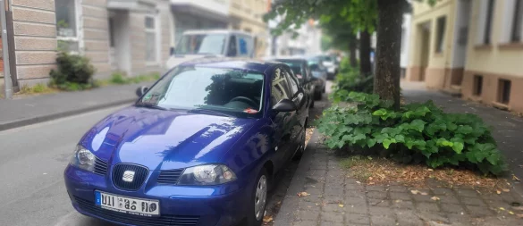 Anwohner haben es auch an den Lemgoer Straßen schwer, einen Stellplatz zu ergattern. Die Nachfrage ist mitunter höher als das Angebot. - © Katrin Kantelberg