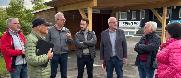 Die SPD Fraktion trifft sich mit dem Stadtsportverband am Waldstadion. - © SPD Bad Meinberg
