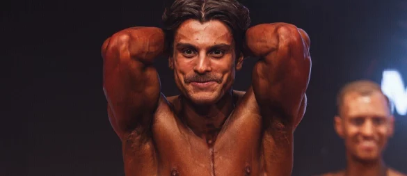 Bei seinem ersten Wettkampf überhaupt überzeugt Natural Bodybuilder Ferdaus Hariri. Der Mann aus dem Kreis Gütersloh gewinnt in Rheinland-Pfalz gar direkt. - © Thomas Schwarz