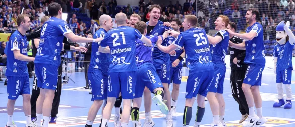 Die Freude bei den TBV-Spielern kennt nach dem 30:27 gegen Gummersbach keine Grenzen. - © Paul Cohen