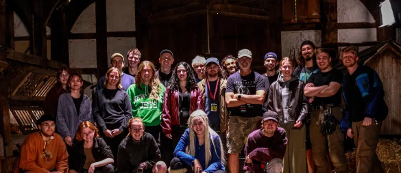 Johannes Schneider (zweiter von rechts) am Set mit seinem Team, ohne dass das Projekt nicht möglich gewesen wäre. - © Harald Middendorf