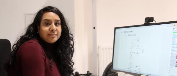 Projektleiterin Thanusha Vivekananthan sieht weitere Optimierung im Kundenservice des Verlags durch Einführung der neuen Telefontechnik. - © Alex Lehn