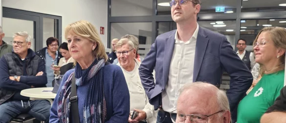 Jetzt ist es amtlich: Matthias Kalkreuter hat 49,85 Prozent der Stimmen in Lage bekommen. Er wird in die Stichwahl gehen mit Frederik Topp. - © Astrid Sewing