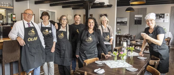 Ehrenamtlich und mit viel Spaß an der Sache halten Vereinsmitglieder wie Olaf Nussbaum, Karin Wolf, Sabine, Matthias Weinberg, Nadja Relin, Ulrike Wagner ud Alexandra Dohmen (v.l.) den Betrieb aufrecht. - © Jörg Dieckmann