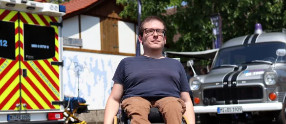 Niclas Sandvoß (25) ist auf seinen Rollstuhl angewiesen. Sein größter Wunsch ist es, einen Job auf dem ersten Arbeitsmarkt zu finden. - © MT-Foto: Alex Lehn