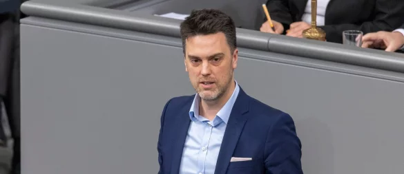 Robin Wagener, Bündnis 90/Die Grünen, MdB, spricht im Deutschen Bundestag zur Debatte über die AfD als russisches Einfallstor. - © photothek
