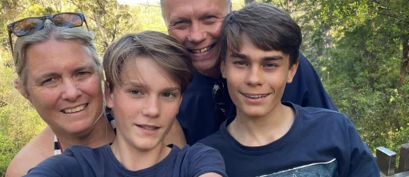 Die Höxteranerin Melanie Rickermann mit Mann Johannes und den beiden Söhnen Mark (16) und Robin (15) genießen das tropisch warme Wetter. - © Rickermann