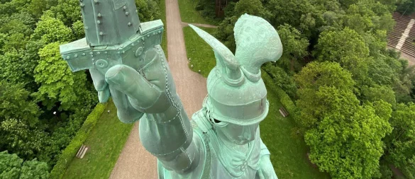 Das Hermannsdenkmal aus der Vogelperspektive. - © Landesverband Lippe
