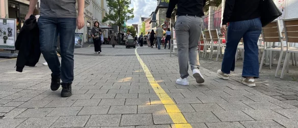 Momentan dient die Lange Straße im unteren Bereich noch als Zufahrt zur Schloßplatz-Baustelle. Kommendes Jahr soll auf dem Abschnitt zwischen Karlstraße und Marktplatz gebaggert werden. - © Jana Beckmann